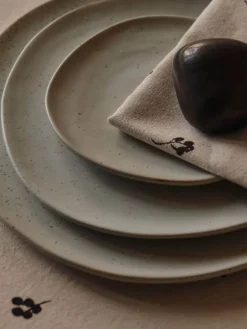 Baies Napkins - Set of 4 - Natural/Dark Chocolate><noscript><img width=