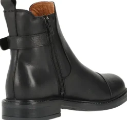 BEATRICE><noscript><img width=