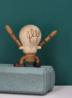 Buster Bulb><noscript><img width=