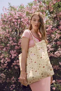 Canvas Totebag Roses and Shells><noscript><img width=