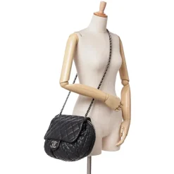 Dame Chanel Vintage Chanel Flap Bag