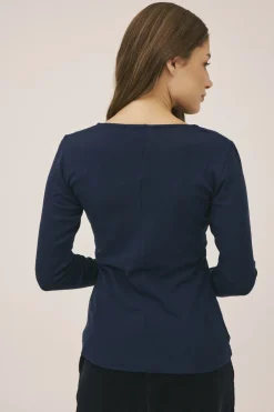 Dame Magasin du Nord Collection Cilla 16 V-halset bluse - 100% merino wool RWS