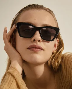 Dame Pilgrim DAKOTA kantet cat-eye solbriller sort