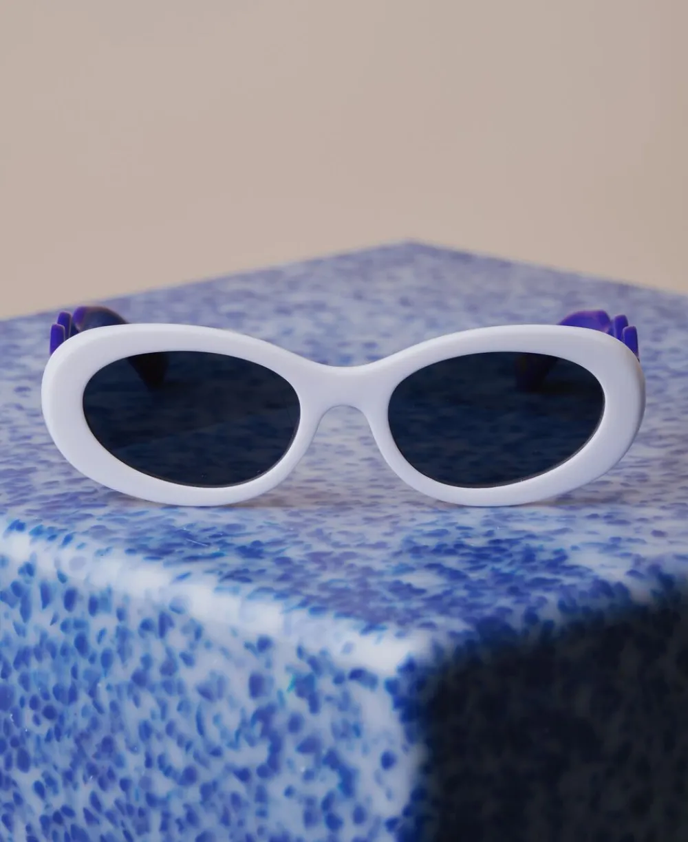 Cartel Copenhagen Danner x Cartel Oval Sunnies - Shell/CartelBlue Hvid, blå Sale