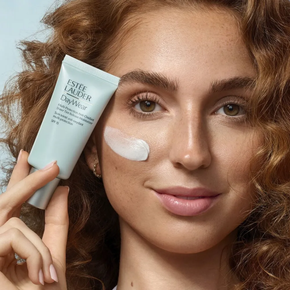 Estée Lauder DayWear Sheer Tinted Moisturizer SPF 15 No color Discount