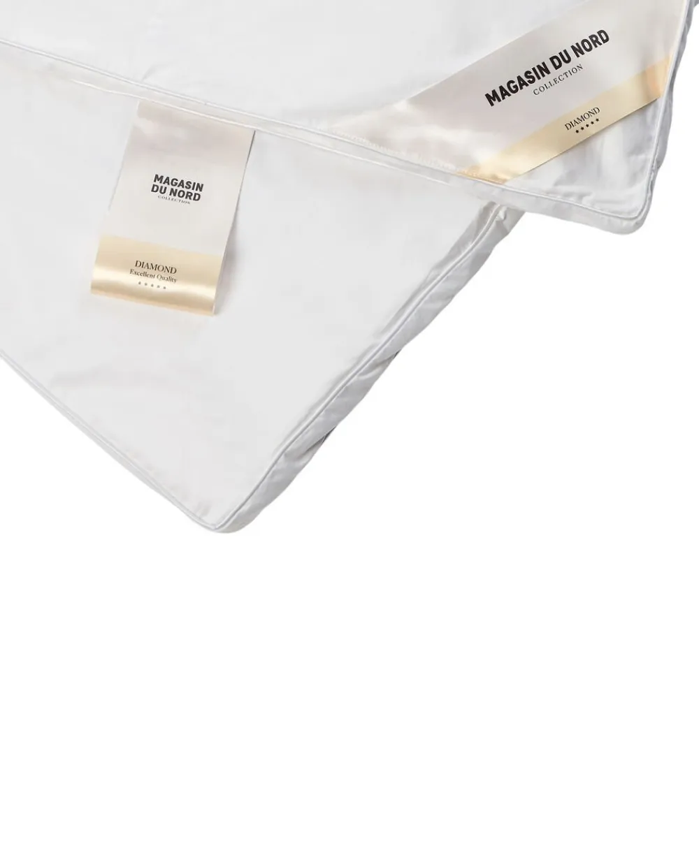 Magasin du Nord Collection Diamant Gåsedunsdyne - Let 140x200 cm.