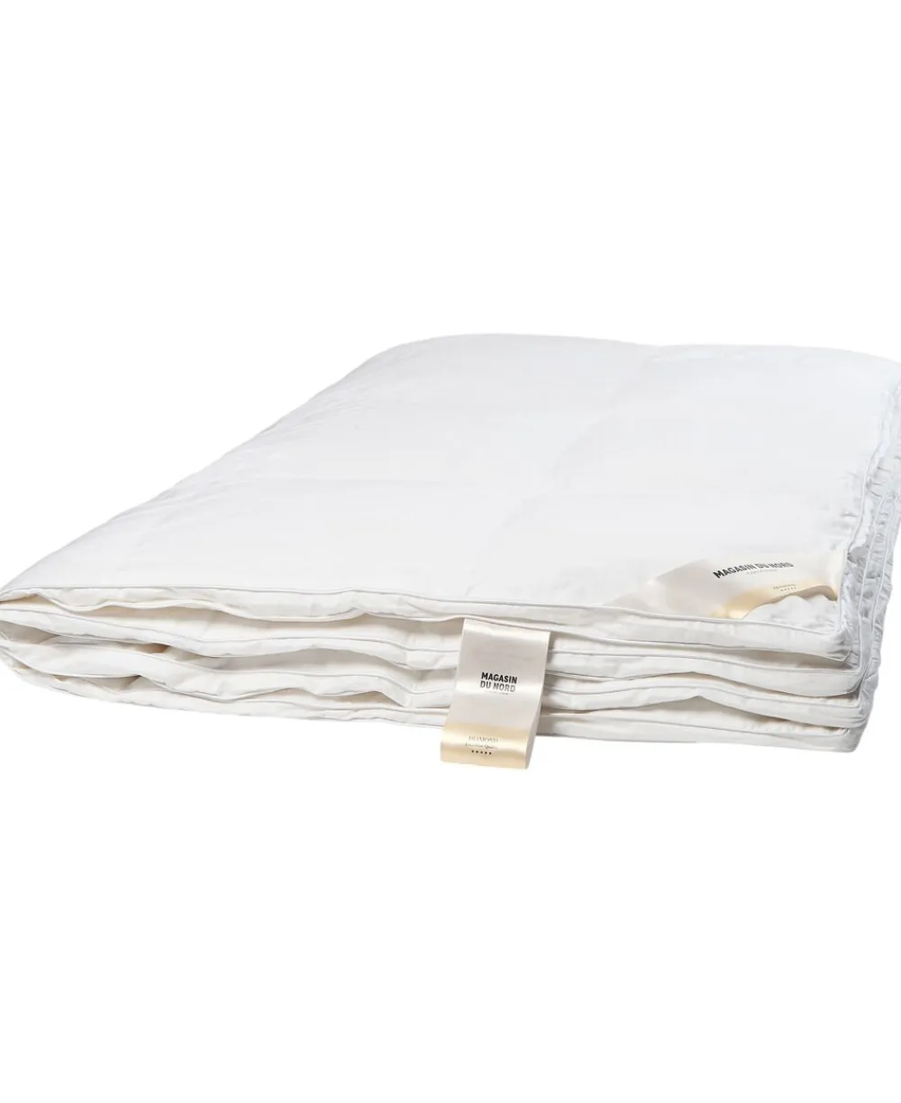 Magasin du Nord Collection Diamant Gåsedunsdyne - Let 140x200 cm.