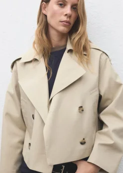 Double-breasted cropped trench coat>MANGO Online