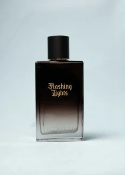 Maison Nikoui Flashing Lights