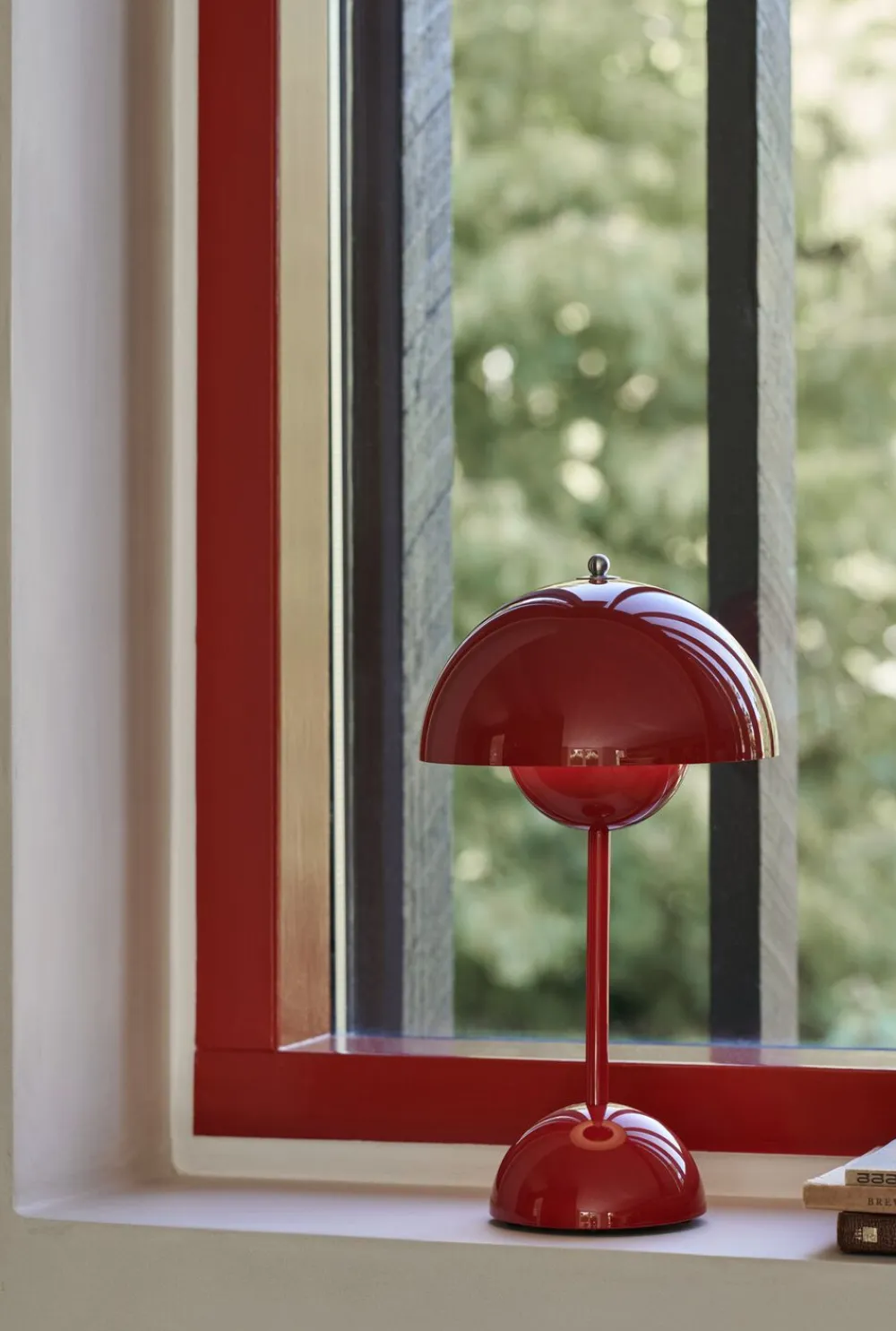 &Tradition Flowerpot Portable Lamp VP9, Magnetic Charger Vermilion red Online