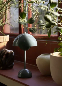 Flowerpot Portable Lamp VP9, Magnetic Charger>&Tradition Online