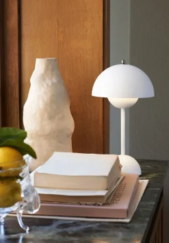 &Tradition Flowerpot Portable Lamp VP9, Magnetic Charger Matt white Online