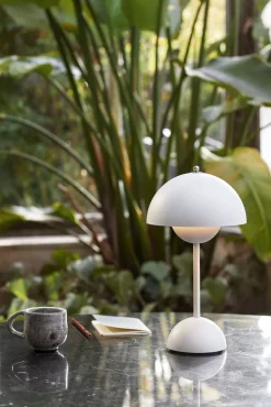 &Tradition Flowerpot Portable Lamp VP9, Magnetic Charger Matt white Online