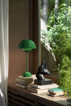 Flowerpot VP3, Table Lamp>&Tradition Online