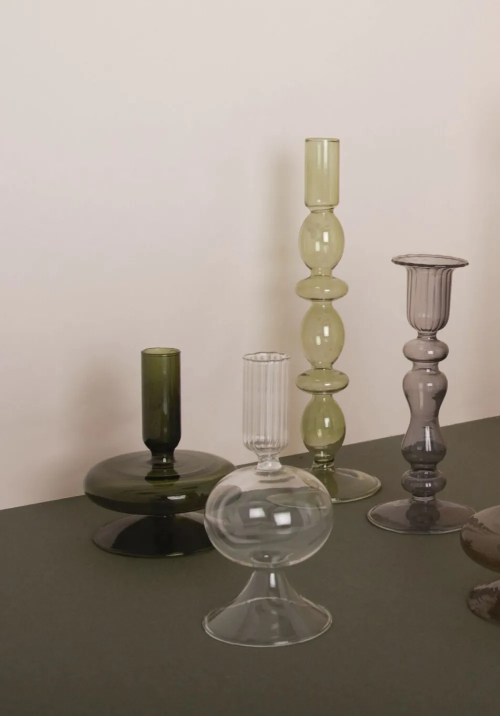 Glas lysestage, lys grøn, 25xø9 cm>AU Maison Clearance