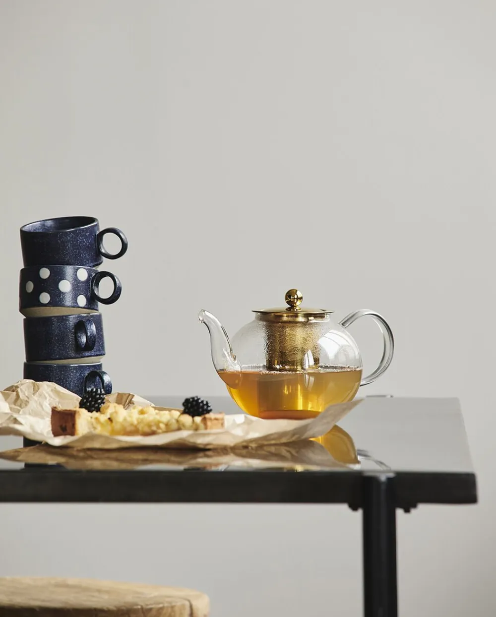 GRAINY tea cup w. handle, dark blue>Nordal New