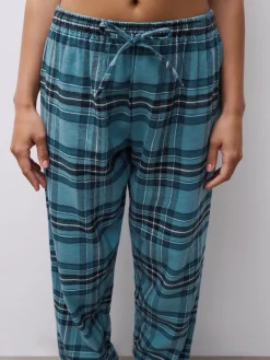 Heat Pants><noscript><img width=