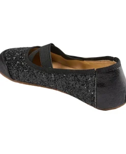 Indoors shoe><noscript><img width=