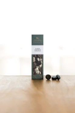 Klassisk lakrids elegance><noscript><img width=