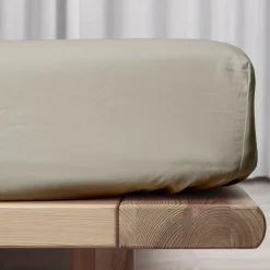 Night & Day Økologisk boxlagen, percale - GOTS, Sand Outlet