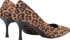 Laura Leo><noscript><img width=