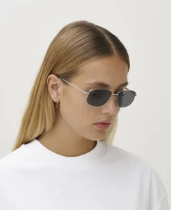 LAURENCE><noscript><img width=