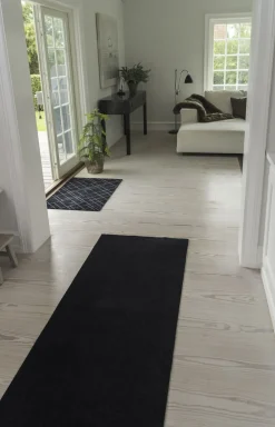 Tica Copenhagen Løber 90x200 cm, sort Hot