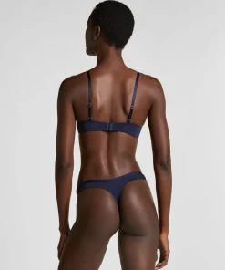 Lea Thong><noscript><img width=