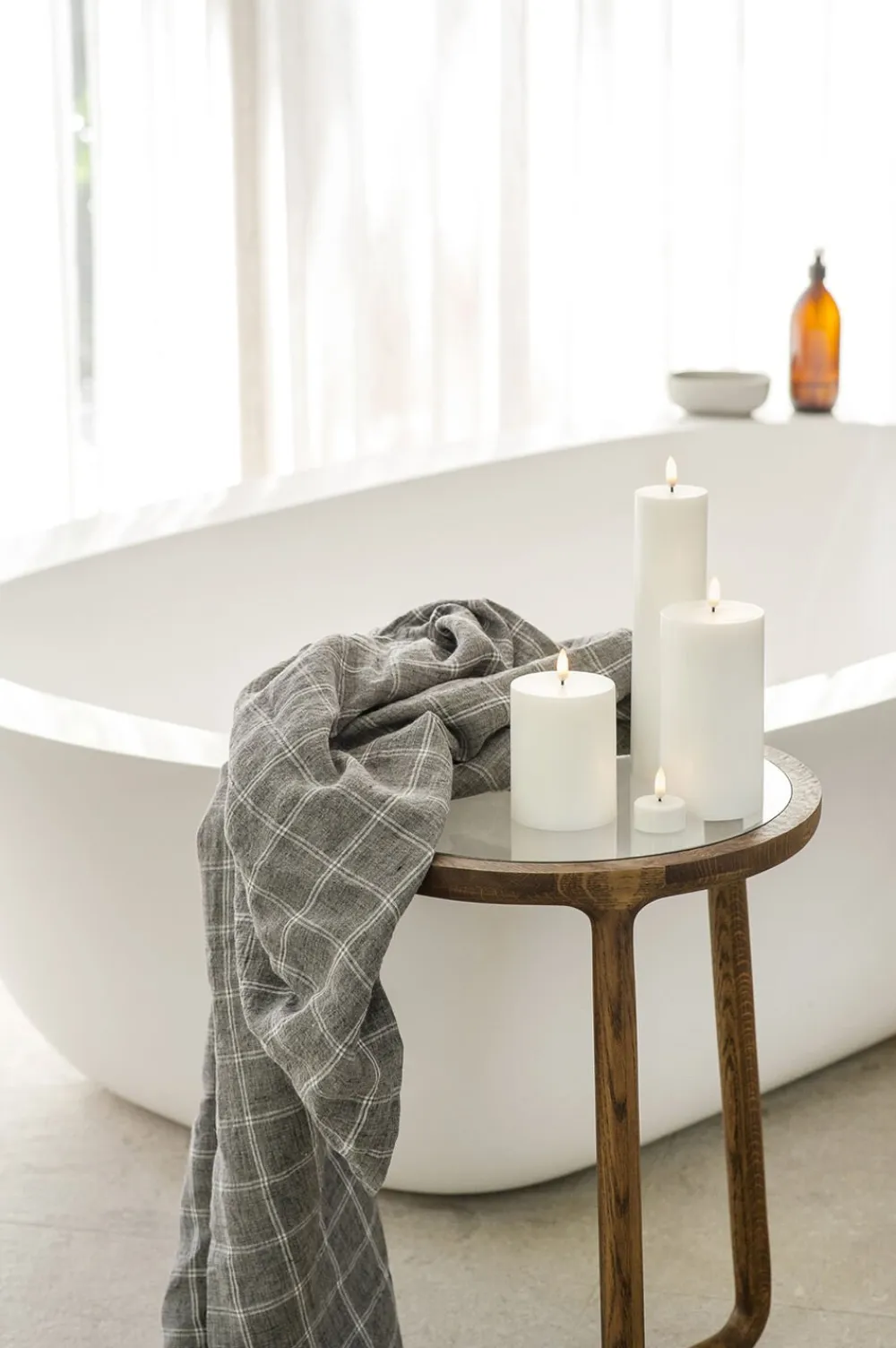 Uyuni LED Pillar Candle - Nordic White - 7,8 x 10 cm