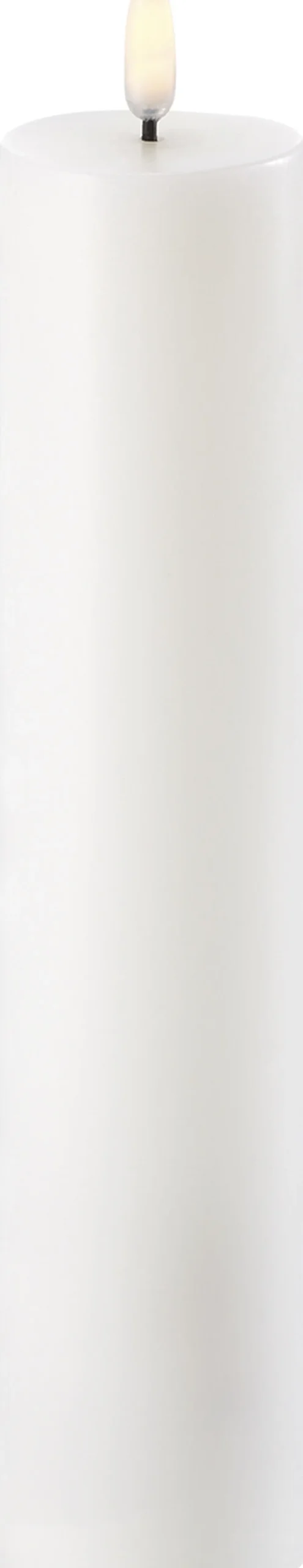 Uyuni LED Pillar Candle - Nordic White - 4,8 x 22 cm Hot
