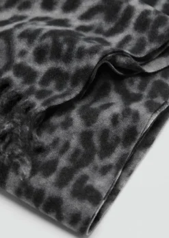 Dame MANGO Leopard scarf with fringes