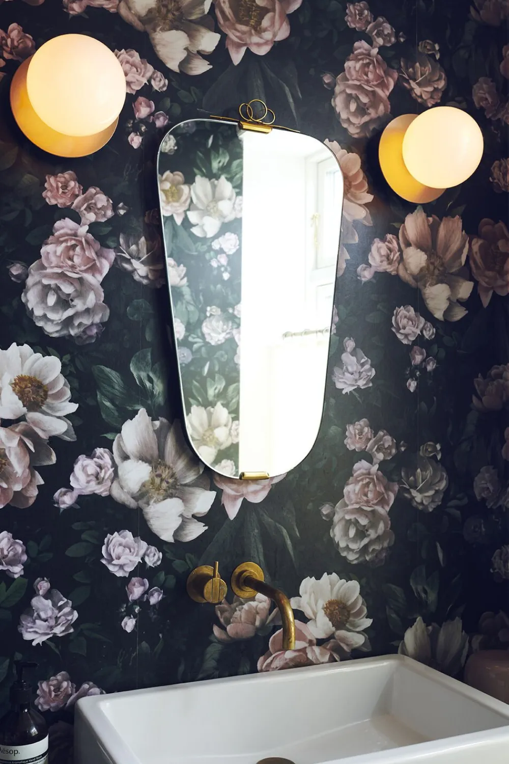 Liila 1 Medium IP44 , nordic gold / opal>Nuura Online