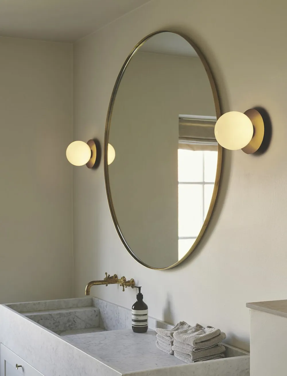 Liila 1 Medium IP44 , nordic gold / opal>Nuura Online