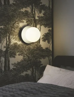 Nuura Liila 1 Medium IP44, light silver / opal