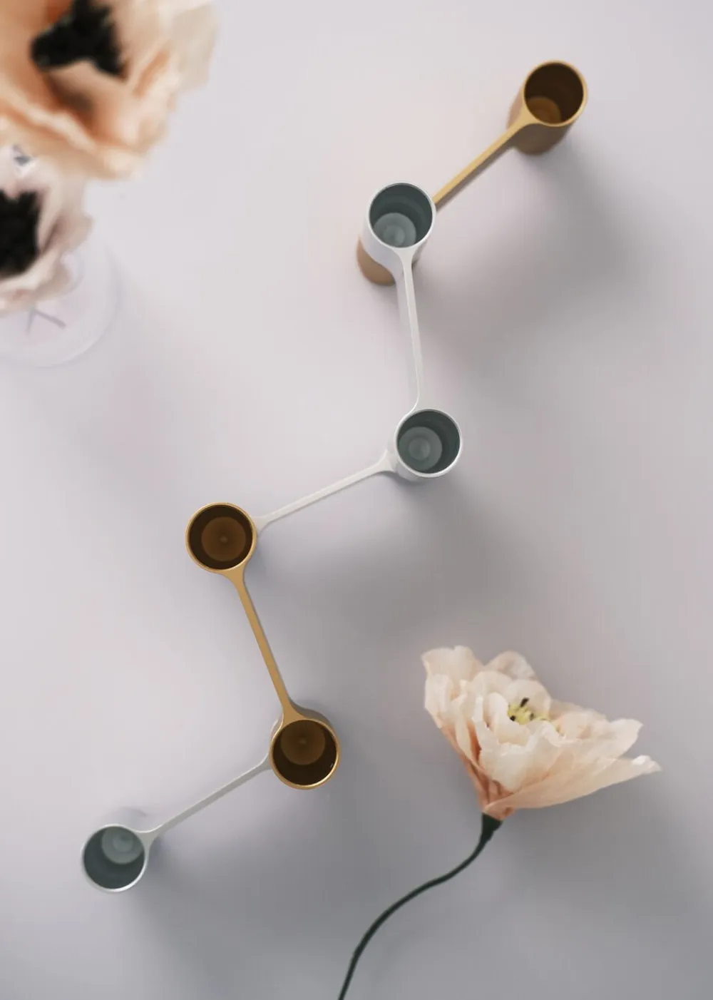 LINK, CANDLE HOLDER, POLISHED ALUMINIUM, 11060P>Studio About Hot