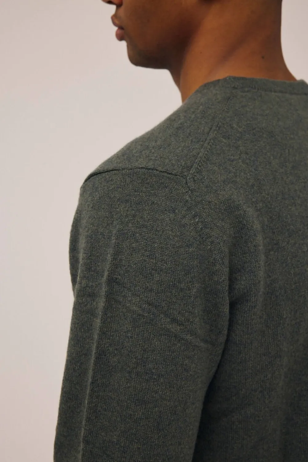 Magasin du Nord Collection Mads 2 - 100% Cashmere Dusty olive melange