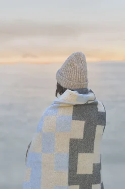 Maze Throw><noscript><img width=