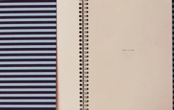 Notem NELA Notebook med spiralryg - Stor, Bordeaux og blå Hot