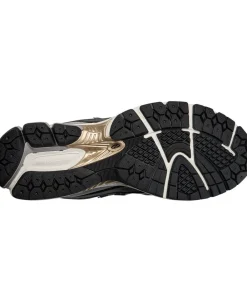 New Balance 2002R Black Outlet