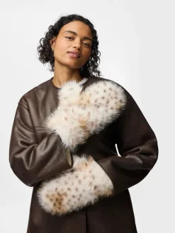 PCPLUSH FLUFFY MITTENS><noscript><img width=