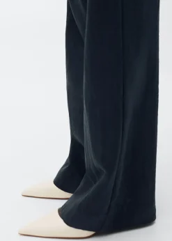 Pointed kitten shoe><noscript><img width=