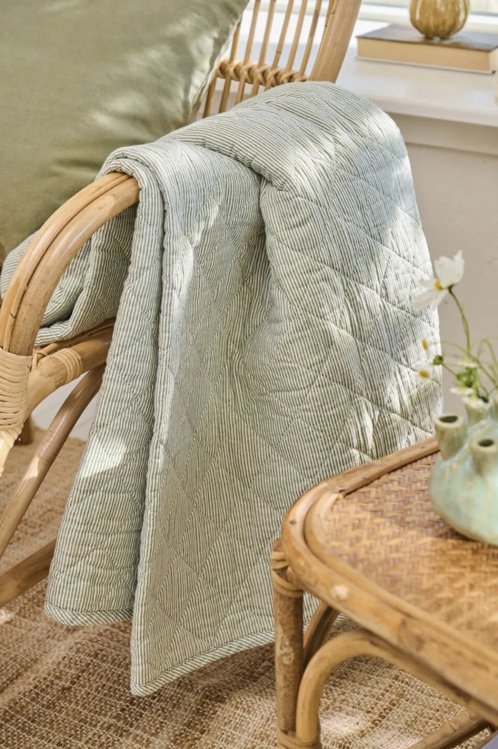 Ib Laursen Quilt mælkedrengestriber Hvide/støvgrøn Clearance