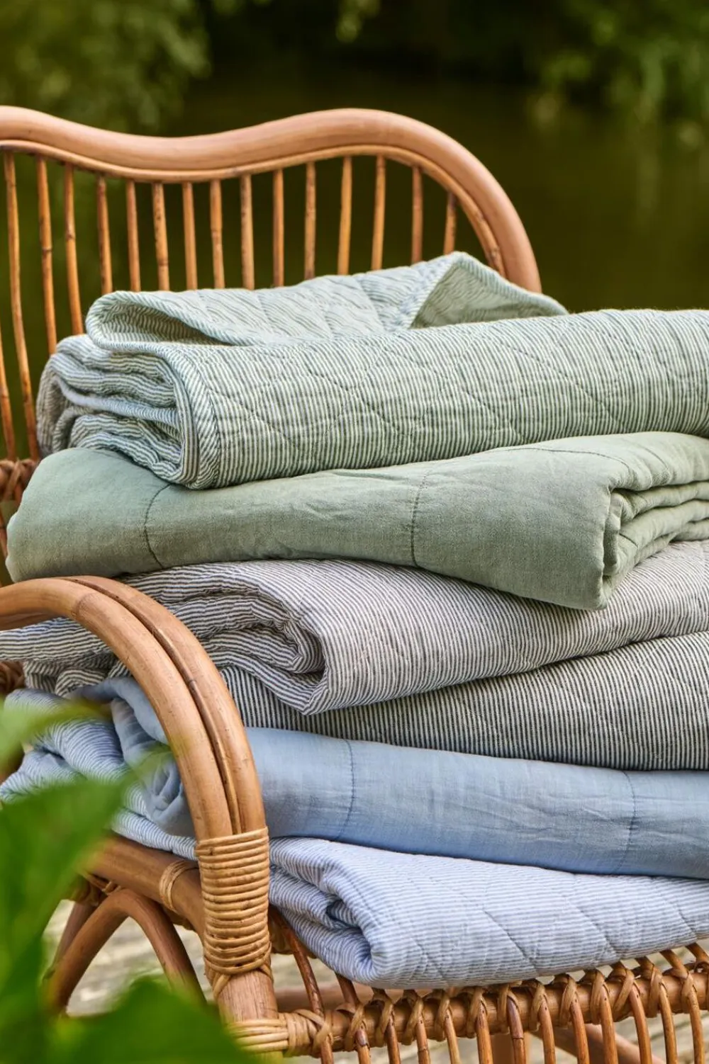 Ib Laursen Quilt mælkedrengestriber Hvide/støvgrøn Clearance