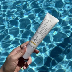 Invisible Face Fluid SPF 50><noscript><img width=