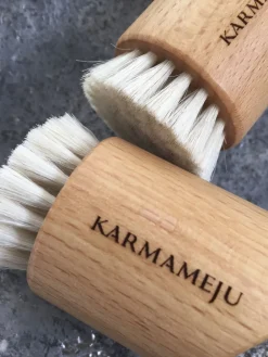 Karmameju Skincare RENEW ANSIGTSTØRBØRSTE Clearance