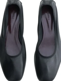 Rey flats>Filippa K Hot