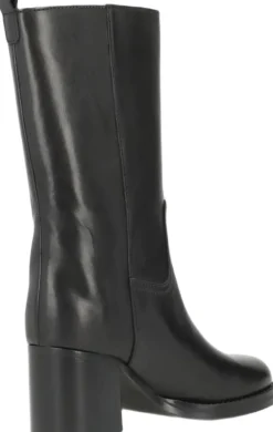 SADIE><noscript><img width=