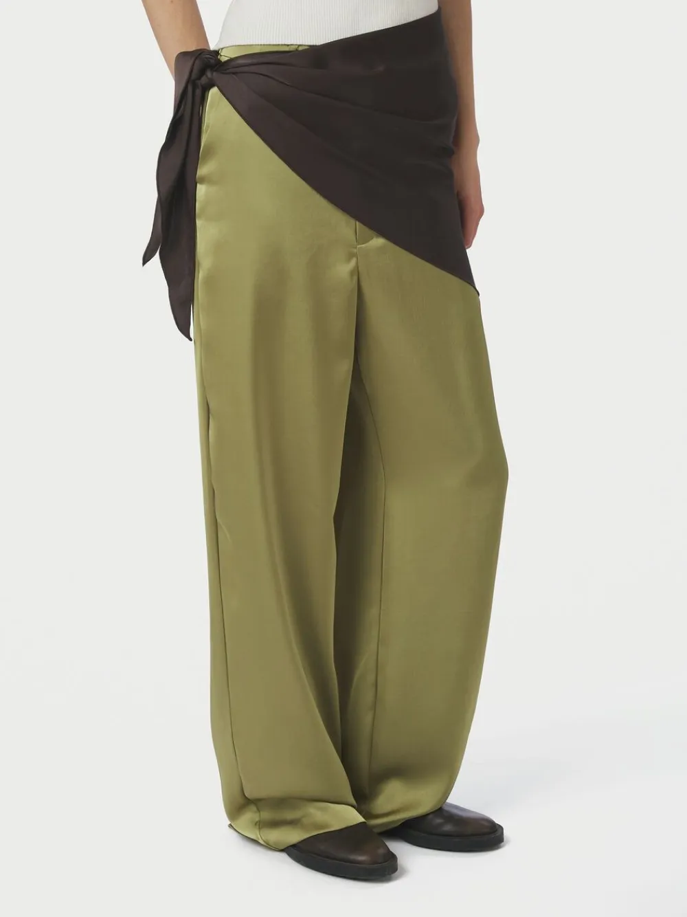 Dame Neo Noir Serina Heavy Sateen Big Scarf