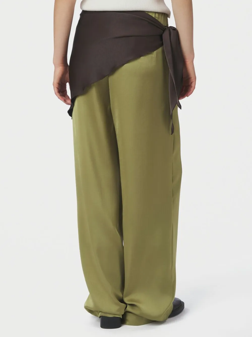 Dame Neo Noir Serina Heavy Sateen Big Scarf