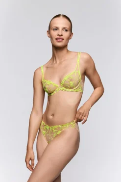 Shay rio-trusser><noscript><img width=